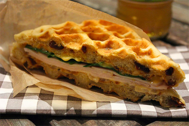 Gaufres salées en sandwich